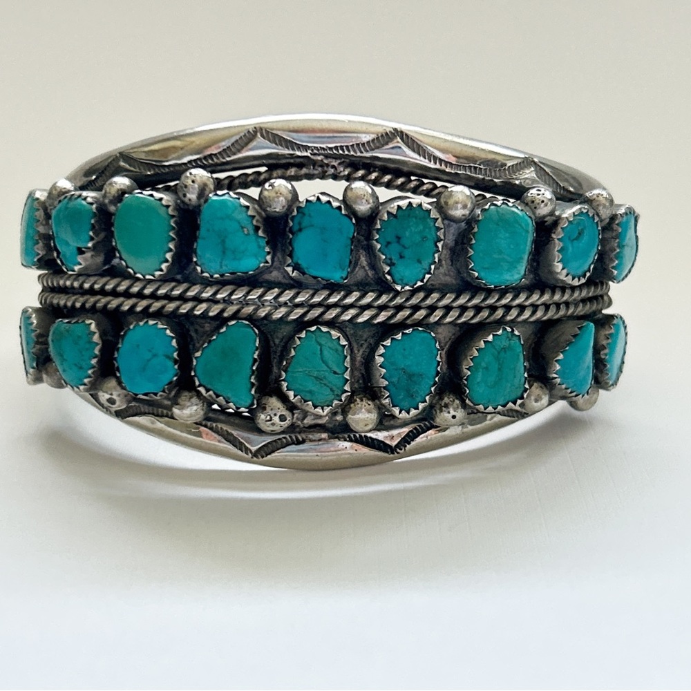 Breathtaking Vintage Statement Southwestern Turquoise Silver Cuff Bracelet - Picture 4 of 13
